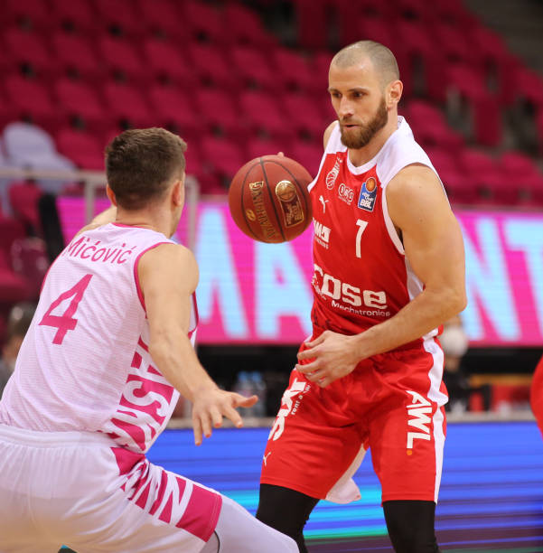 保证了他在 保证了他在