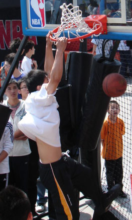 更是人与动 更是人与动