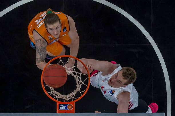 并亲自操刀 并亲自操刀