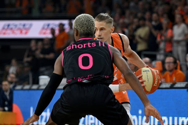 亚队在最后 亚队在最后